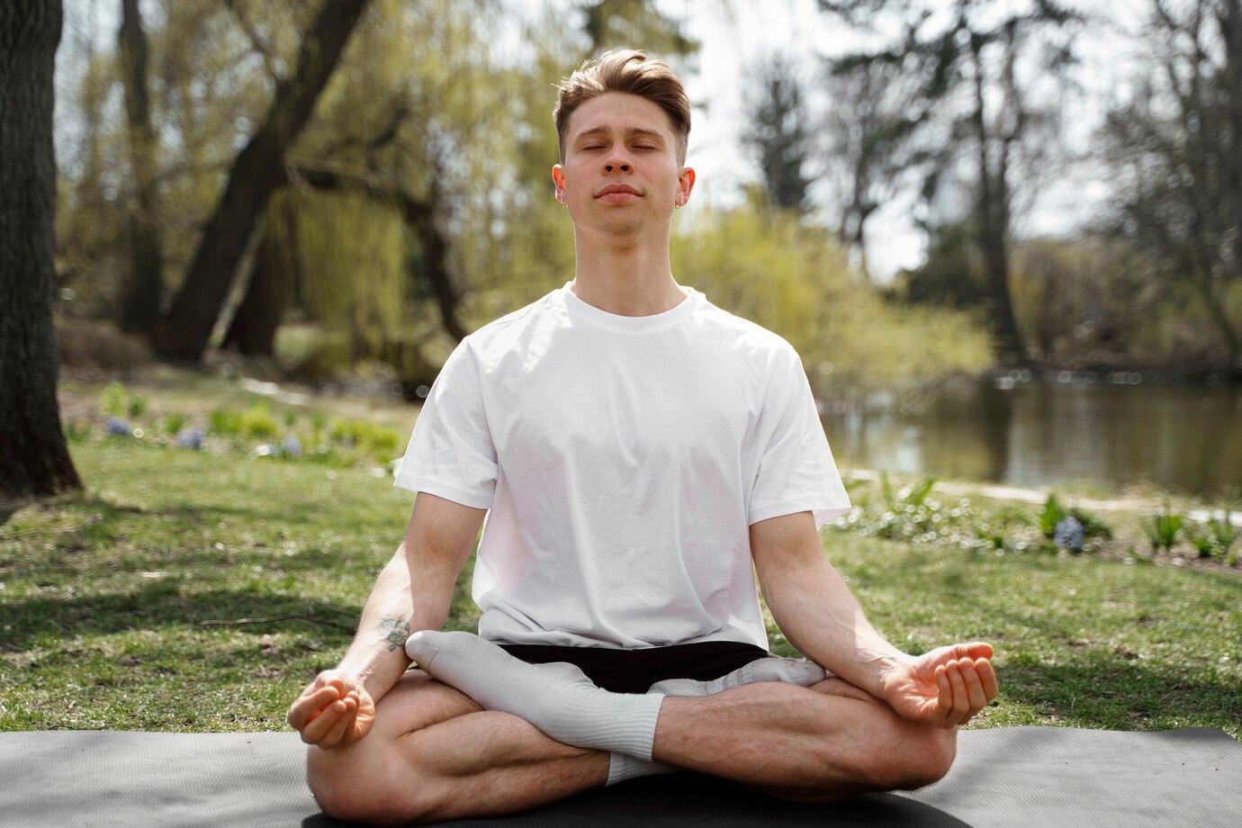 Правильно ли медитировать сидя